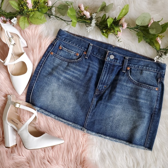 Levi's Dresses & Skirts - 🔴5/$25 Levi's Cutoff Jean Mini Skirt